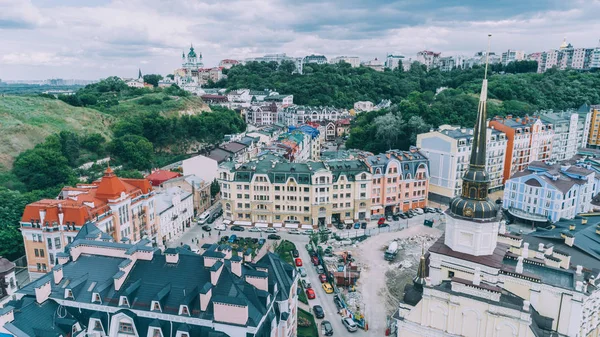 Vozdvizhenka. 15 Haziran 2017. Kiev. Ukrayna. Renkli binaların havadan görünümü.