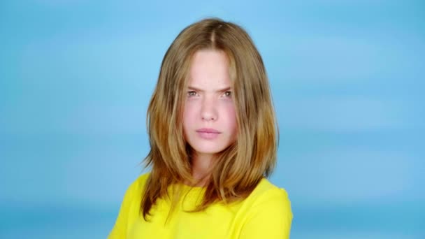 Teen Girl Yellow Shirt Angry Looking Camera Blue Background Copy — Stock Video