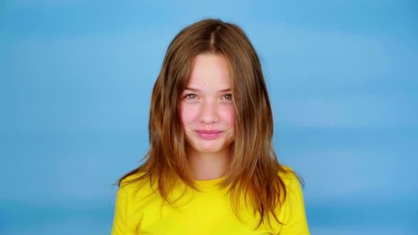 Happy Teen Girl Yellow Shirt Looking Camera Grimaces Laughs Fools — Stock Video
