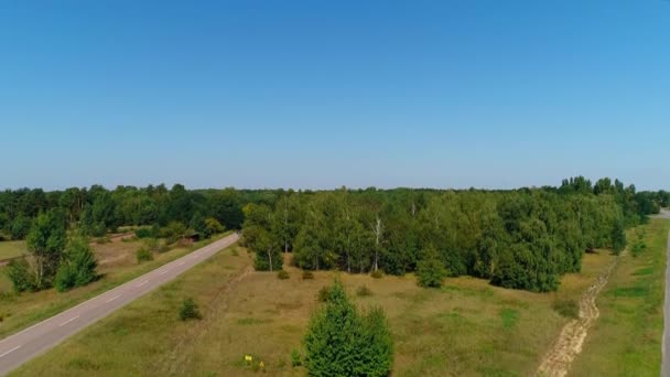 チェルノブイリ原子力発電所近くの森林と都市プリピャトの空中ビュー — ストック動画
