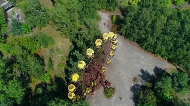 Aerial view of ferris wheel in the city Pripyat near Chernobyl — 비디오