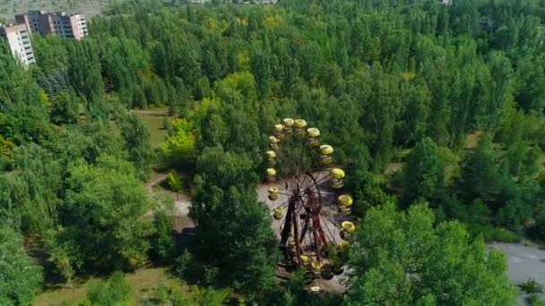 Çernobil Nükleer Santrali Yakınlarındaki Pripyat Şehrindeki Dönme Dolabın Havadan Görüntüsü — Stok video