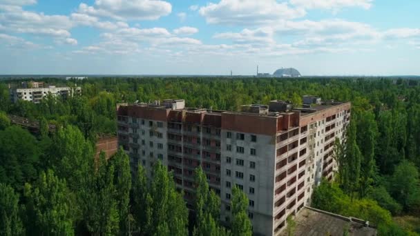 Veduta aerea di edifici abbandonati e strade in città Pripyat vicino a Chernobyl — Video Stock