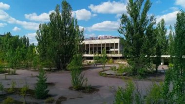 Çernobil yakınlarındaki Pripyat kentindeki terk edilmiş spor kompleksinin hava görüntüsü 