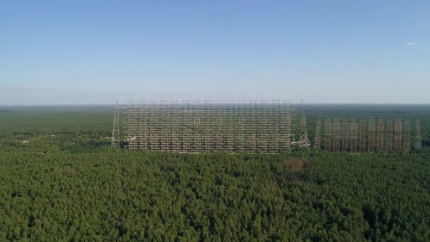 Luchtfoto van het radarstation Duga bij Tsjernobyl-2 — Stockvideo