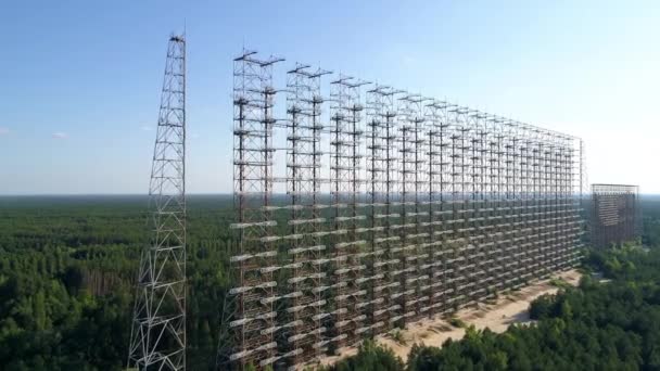 Luchtfoto van het radarstation Duga bij Tsjernobyl-2 — Stockvideo
