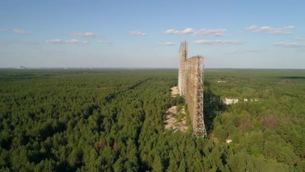 Veduta aerea della stazione radar DUGA vicino alla città di Chernobyl-2 — Video Stock