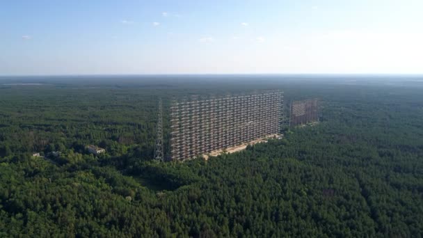 Vista aérea de la estación de radar DUGA cerca de la ciudad de Chernobyl-2 — Vídeo de stock