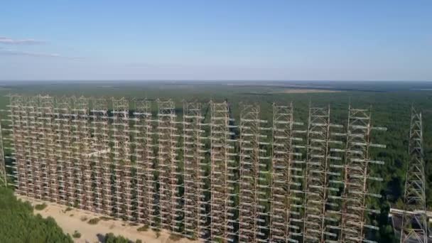 Letecký pohled na radarovou stanici Duga poblíž města Černobyl-2 — Stock video