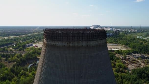 Luftaufnahme von Kühltürmen für den fünften, sechsten Atomreaktor von Tschernobyl Npp — Stockvideo