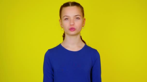 Teenage girl in blue pullover is turns her head and says no. — Stock Video