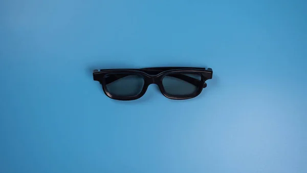 Gafas Negras Para Ver Una Película Sobre Fondo Azul Aplanado —  Fotos de Stock