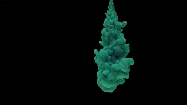 Green ink drops in water and mixes on black background — Stock Video
