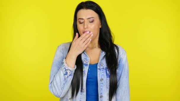 あくび女ストック動画 ロイヤリティフリーあくび女動画 Depositphotos あくび女ストック動画 ロイヤリティフリーあくび女動画 Depositphotos