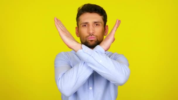 Serious bearded man crossed his arms in front of his chest on yellow background — Stock Video