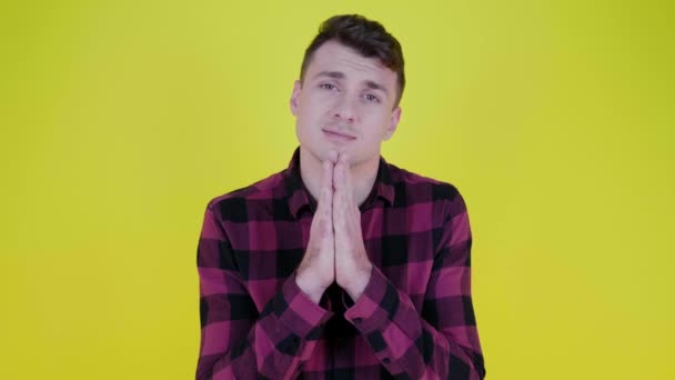 Forgive me. Man shirt raises hands and asks for help or begins to pray — Stock Video