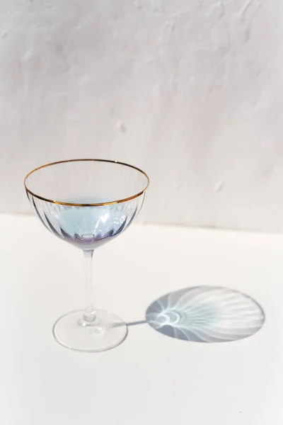 Bleu Verre Cava Transparent Réglé Avec Des Reflets Lumière Soleil — Photo