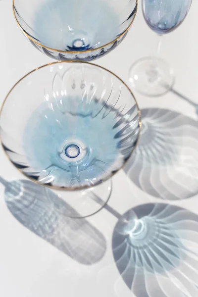 Blaues Transparentes Cava Glas Mit Reflexionen Des Sonnenlichts — Stockfoto