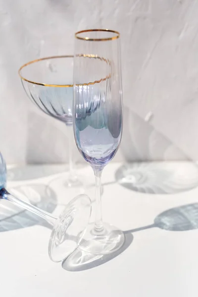 Blauw Transparant Cava Glas Set Met Zonlicht Reflecties — Stockfoto