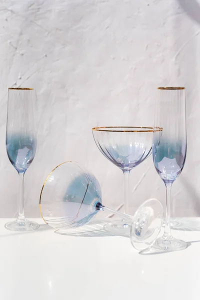 Blaues Transparentes Cava Glas Mit Reflexionen Des Sonnenlichts — Stockfoto