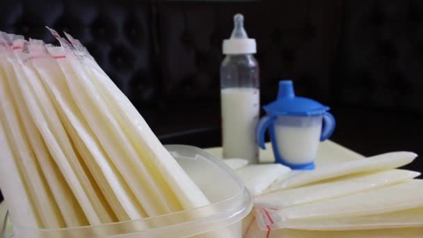 Маркування Наповнення Заморожування Упаковка Грудного Молока Організація Замороженого Молока Грудей — стокове відео
