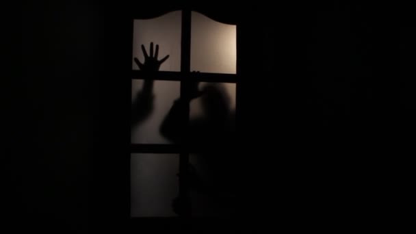 Horror Vele Handen Achter Het Glas Zwarte Schaduwen Silhouetten Achter — Stockvideo