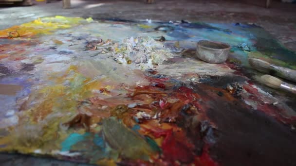 Een Kunstenaar Palet Mengen Van Olie Kleurenpalet — Stockvideo