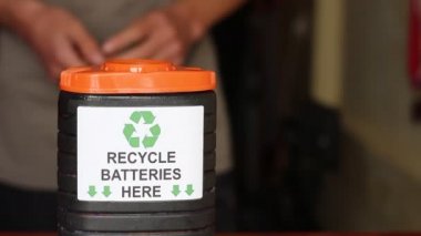 Geri dönüşüm kutusu ev piller sadece için. Pil toplama, geri dönüşümü ve imhası