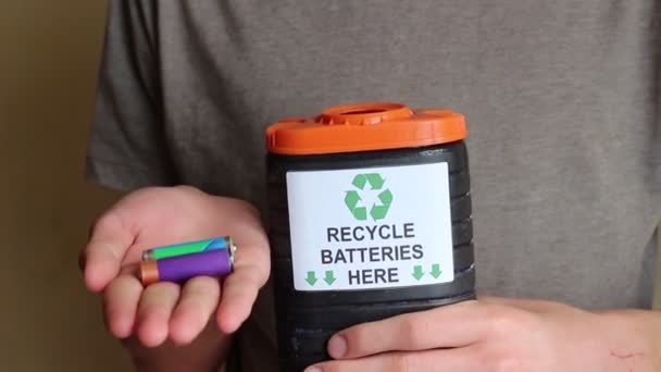 Reciclagem Bin Apenas Para Baterias Domésticas Recolha Reciclagem Eliminação Pilhas — Vídeo de Stock