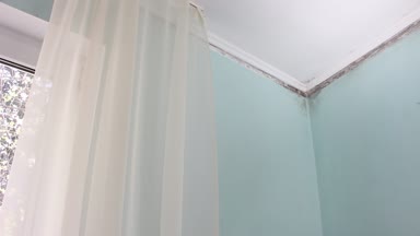 Bir fırın tepsisine taze deniz balık. Lezzet ve baharat ile Balık Pişirme