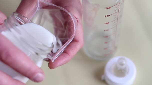 Förvara Bröstmjölk Efter Pumpning Fryspåsar Bröst Mjölk — Stockvideo