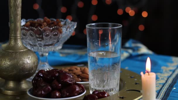 Pre Hajnali Étkezés Suhur Víz Dátumok Muzulmán Szent Hónapja Ramadan — Stock videók