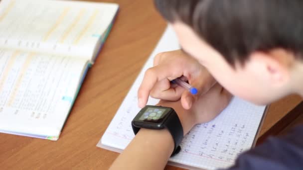 Tecnologia Software Gadgets Sala Aula Aplicativos Educacionais Para Relógios Inteligentes — Vídeo de Stock