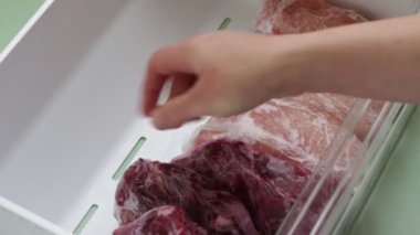 Etler buz gibi. Derin dondurucu düzenleme