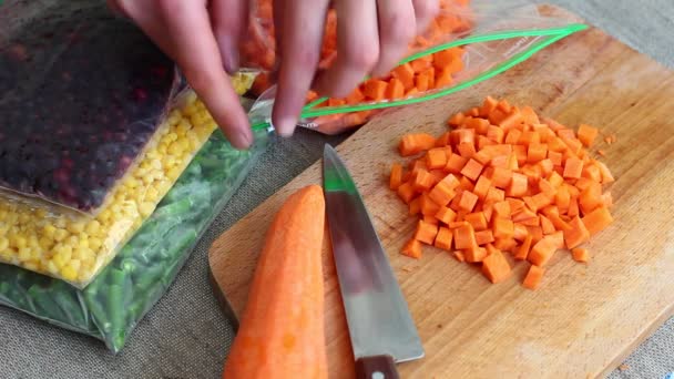 Κατάψυξη Λαχανικών Είναι Μια Γρήγορη Και Εύκολη Μορφή Της Διατήρησης — Αρχείο Βίντεο