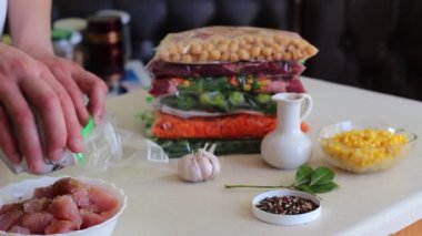 Yapmak önceden dondurulmuş yemek zaman ve para tasarrufu. Gıda dondurmak için. Hindi fileto