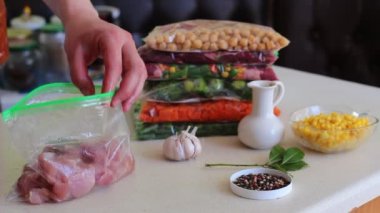 Sağlıklı Crockpot dondurucu yemek. Haftada sadece bir gün yemek tarafından zaman ve para tasarrufu