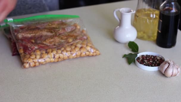 Ολιγαρκής Καταψύκτη Συνταγές Συσκευασία Σάκους Εξοικονόμηση Χρόνου Και Χρήματος Μαγείρεμα — Αρχείο Βίντεο