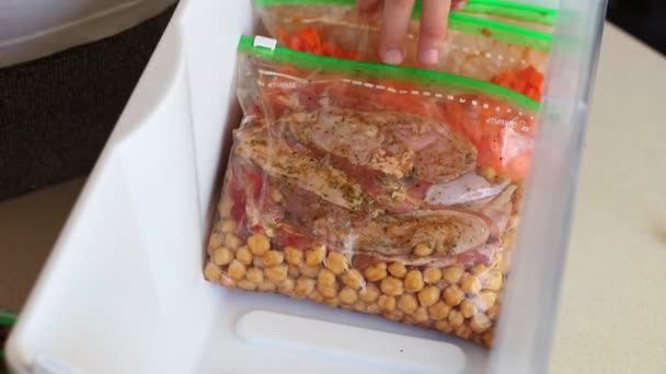 Stocking Congélateur Avec Des Repas Faits Maison Repas Congelés Pendant — Video