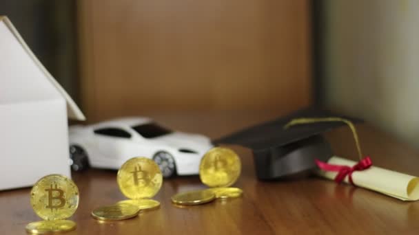 Comprar Vender Usando Bitcoin Casa Coche Matrícula Joyas Gastar Criptomoneda — Vídeo de stock