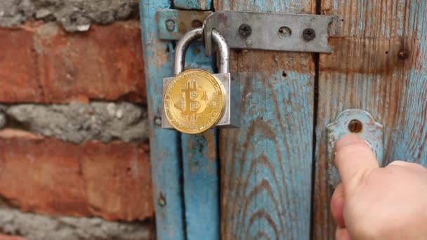 Segwit Locking Bitcoin Bitcoins Auf Vorhängeschloss — Stockvideo