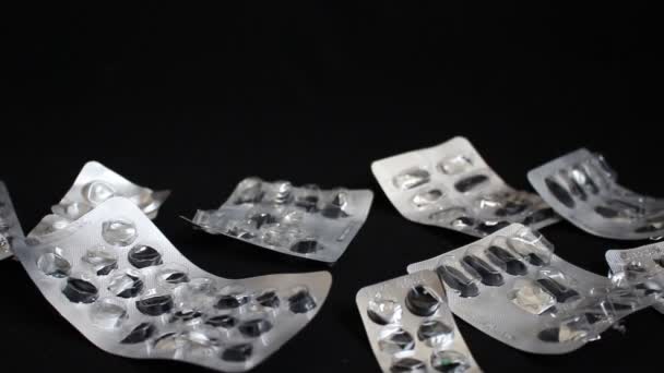 Heap Stapel Leeg Blaren Geneeskunde Tabletten Pillen Zwarte Achtergrond — Stockvideo