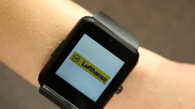 Bir akıllı izleme aygıtı kullanma. Dünyadaki en iyi havayolu