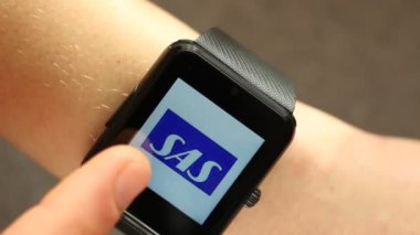 Smartwatch aygıtı kullanarak. Dünyanın en büyük hava yolları