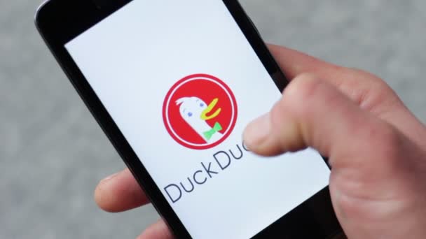 Web 搜索引擎是一个软件系统 旨在搜索万维网上的信息 Webcrawler Aol Ask Com Duckduckgo Ddg — 图库视频影像