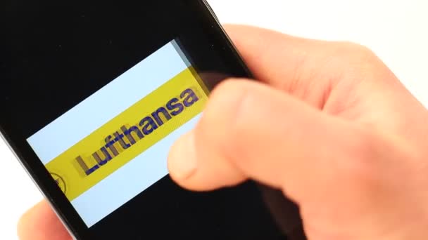 Största Flygbolagen Världen Smartphone Skärmen Malaysia Airlines Deutsche Lufthansa Latam — Stockvideo