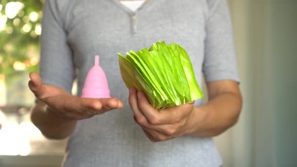 Menstruationstassen Gegen Einweg Hygienepads Null Verschwendung — Stockvideo