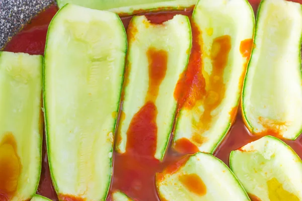 Gefüllte Zucchini kochen — Stockfoto