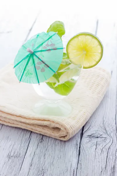 Холодний коктейль mojito — стокове фото