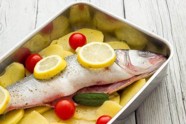 Fish with lemon potatoes and tomatoes ready for the oven — Stock Photo, Image